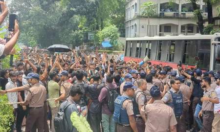 ঢাবিতে প্রধানমন্ত্রীর অনুষ্ঠানস্থলের পাশে আন্দোলনে এইচএসসি পরীক্ষার্থীরা