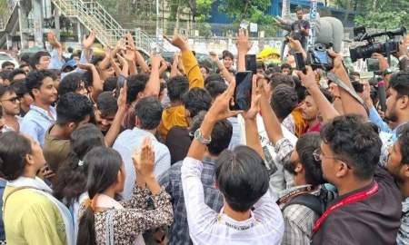 আন্দোলনরত এইচএসসি পরীক্ষার্থীদের ৩ দাবি 