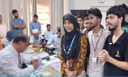 শিক্ষামন্ত্রীর পদত্যাগসহ তিন দফা দাবিতে রাজশাহী শিক্ষা বোর্ড ঘেরাও