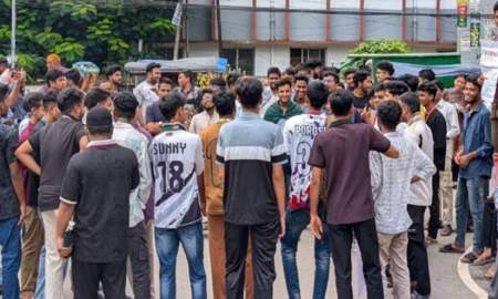 শিক্ষামন্ত্রীর পদত্যাগ দাবিতে ময়মনসিংহে শিক্ষার্থীদের বিক্ষোভ