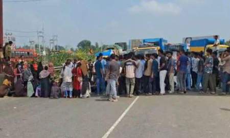 শিক্ষামন্ত্রীর পদত্যাগের দাবিতে ঢাকা-টাঙ্গাইল মহাসড়ক অবরোধ