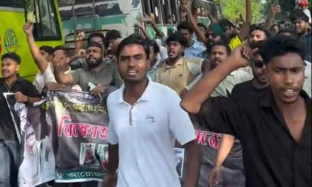 গোপালগঞ্জে ছাত্রলীগের মিছিল—প্রতিহত করতে গিয়ে মার খেলেন বিএনপি নেতাকর্মীরা, বাইকে আগুন