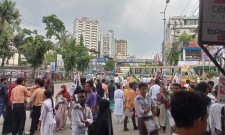 শিক্ষামন্ত্রীর পদত্যাগ চেয়ে সাইন্সল্যাব মোড় অবরোধ করল এইচএসসি পরীক্ষার্থীরা