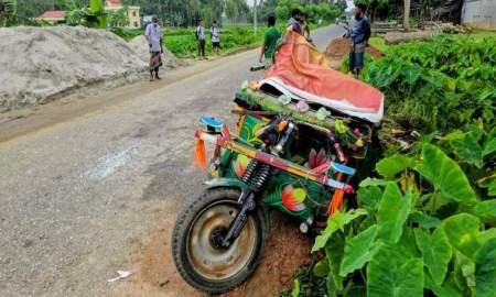 শেরপুরে বালুর স্তূপে অটোরিকশার ধাক্কা, নিহত ২