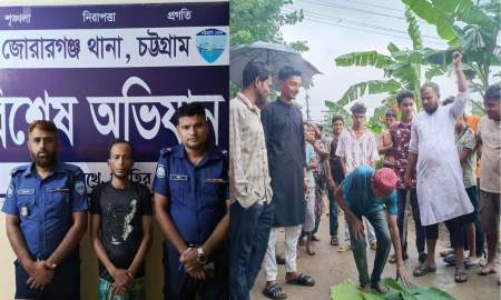 দুপুরে চুরির দায়ে ১০০ রাকাত নামাজ পড়াল গ্রামবাসী, রাতে মাদক বিক্রির অভিযোগে আটক