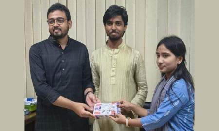 ডাকসু নেতা মুসাদ্দিকের প্রচেষ্টা, দেড় বছর আগের হারানো ফোন ফিরে পেলেন ঢাবি ছাত্রী