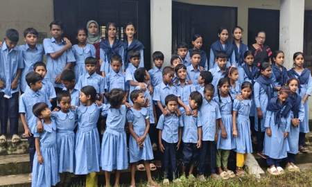 বিনামূল্যে স্কুল ড্রেস পেল ৭৯ দরিদ্র শিক্ষার্থী— ‘এখন আমরাও ড্রেস পরে স্কুলে আসব’