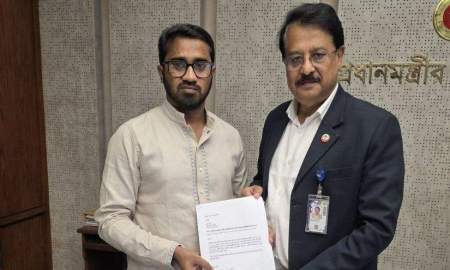 সচিব মর্যাদায় প্রধানমন্ত্রীর রাজনৈতিক সহকারী পদে দায়িত্ব গ্রহণ রাশেদ খাঁনের