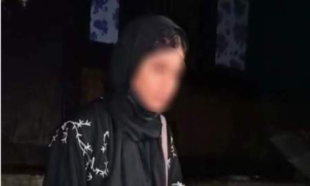 বিয়ের দাবিতে প্রেমিকের বাড়িতে তরুণীর অনশন, থানায় অভিযোগ
