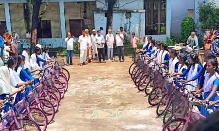 নৃগোষ্ঠীর শিক্ষার্থীদের সাড়ে ১৪ লাখ টাকা শিক্ষাবৃত্তি ও ৪৯ টি বাইসাইকেল বিতরণ