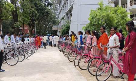 ক্ষুদ্র নৃ-গোষ্ঠীর শিক্ষার্থী ও নারীদের মাঝে বাইসাইকেল ও সেলাই মেশিন বিতরণ 