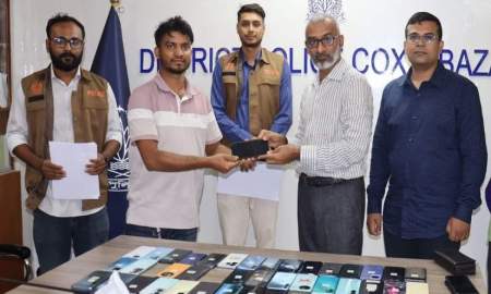 হারানো ৬০টি স্মার্টফোন উদ্ধার করে মালিকদের ফিরিয়ে দিল জেলা পুলিশ