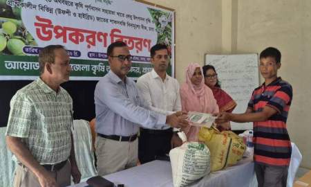 খাগড়াছড়িতে কৃষকের মধ্যে বীজ-কৃষি উপকরণ বিতরণ