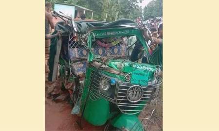 রামুতে ট্রাক-সিএনজির মুখোমুখি সংঘর্ষে নিহত ৩, আহত ৩