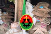 কম্বল-শাড়ির পর এবার সেই বিএনপি নেতার বাড়ি থেকে সরকারি সার-ব…
