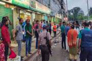 রাজশাহীর সঙ্গে সারাদেশের সব বাস চলাচল বন্ধ, ভোগান্তিতে যাত্…