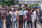 শিক্ষামন্ত্রীর পদত্যাগ দাবিতে ময়মনসিংহে শিক্ষার্থীদের বিক্ষ…