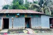 তিন বছর প্রবাসে স্বামী, সন্তান জন্ম দিয়ে আলোচনায় স্ত্রী