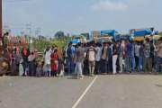 শিক্ষামন্ত্রীর পদত্যাগের দাবিতে ঢাকা-টাঙ্গাইল মহাসড়ক অবরোধ