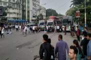 এইচএসসি পরীক্ষার্থীদের একাংশের শাহবাগ অবরোধ