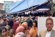 নেতাকর্মীদের ভারে ত্রাণ বিতরণ অনুষ্ঠানের মঞ্চ ভেঙে পড়ে গেলে…