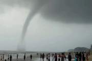 কক্সবাজার সৈকতে বিরল টর্নেডোর আঘাতে আহত ১৫