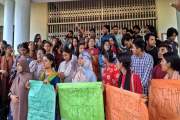 নজরুল বিশ্ববিদ্যালয়ে দুইদফা দাবিতে প্রশাসনিক ভবনে তালা