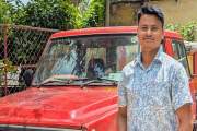 কখনো প্রশাসন, কখনো বা পুলিশ ক্যাডার—ভুয়া পরিচয়ে তরুণীদের সঙ…