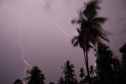 মৌসুমি বায়ুর প্রভাবে ঢাকাসহ চার বিভাগে অতি ভারী বর্ষণের পূর…