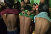 ব্যঙ্গ করে গান গাওয়ায় ১৭ শিক্ষার্থীকে জিআই তার পেটালেন প্রা…