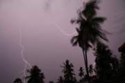 সাত জেলায় ঝড়ের আভাস আবহাওয়া অধিদফতরের