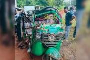 ট্রাকের ধাক্কায় প্রাণ গেল অটোরিকশার আরোহী দুই বোনসহ ৩ জনের