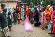 সিঁধ কেটে ঘরে ঢুকেছিল দুর্বৃত্তরা, সকালে মিলল স্কুলশিক্ষিকা…