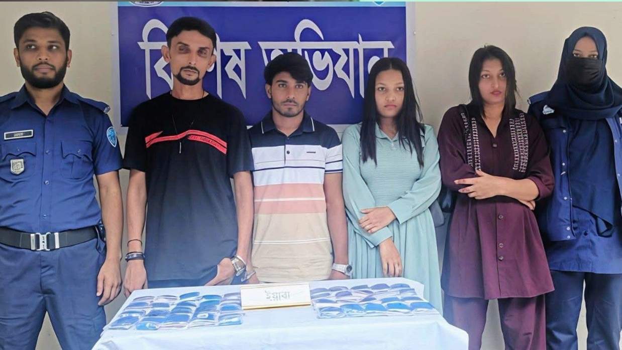 ১৬ হাজার পিস ইয়াবাসহ ৪ যুবক-যুবতী গ্রেপ্তার
