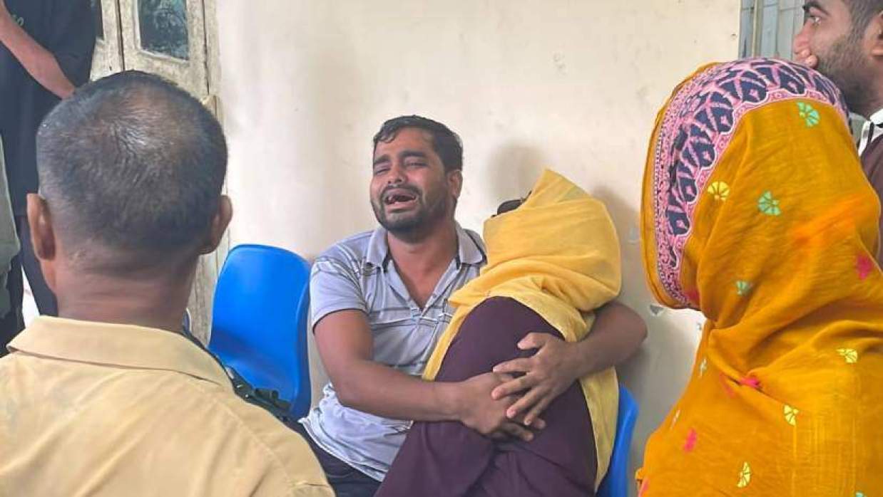 নিহতদের স্বজনদের আহাজারি