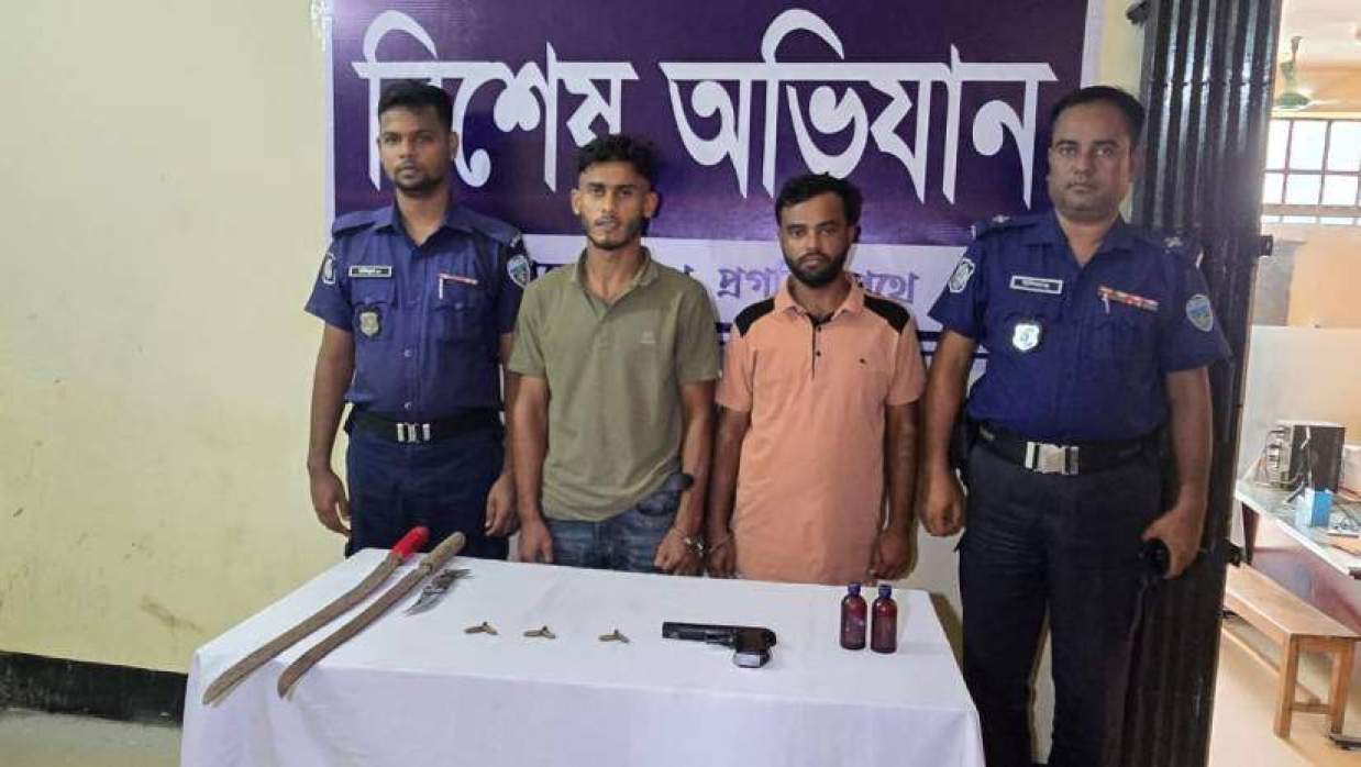 বিদেশি পিস্তল-গুলিসহ গ্রেপ্তার দুজন