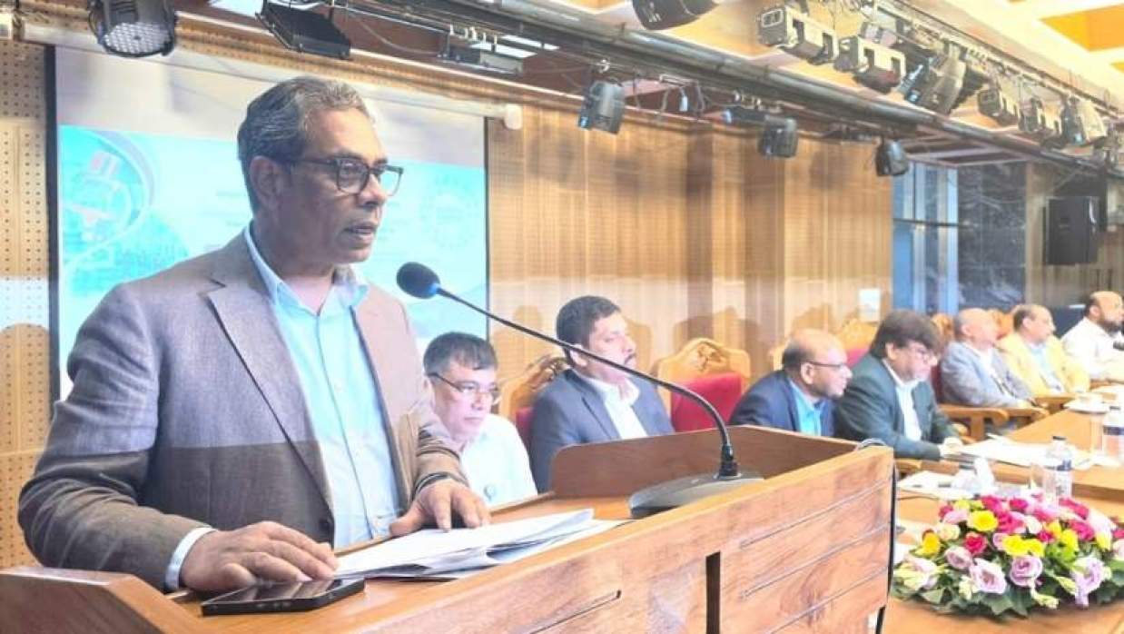 বক্তব্য রাখছেন স্বাস্থ্য প্রতিমন্ত্রী ড. এম এ মুহিত