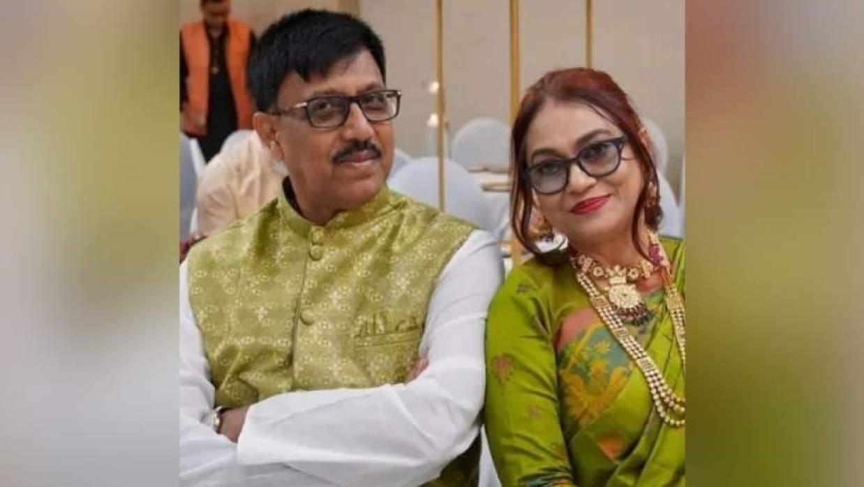 সংসদ সদস্য ডা. দেওয়ান মোহাম্মদ সালাউদ্দিন বাবু ও তার স্ত্রী সাবিনা সিদ্দিকা