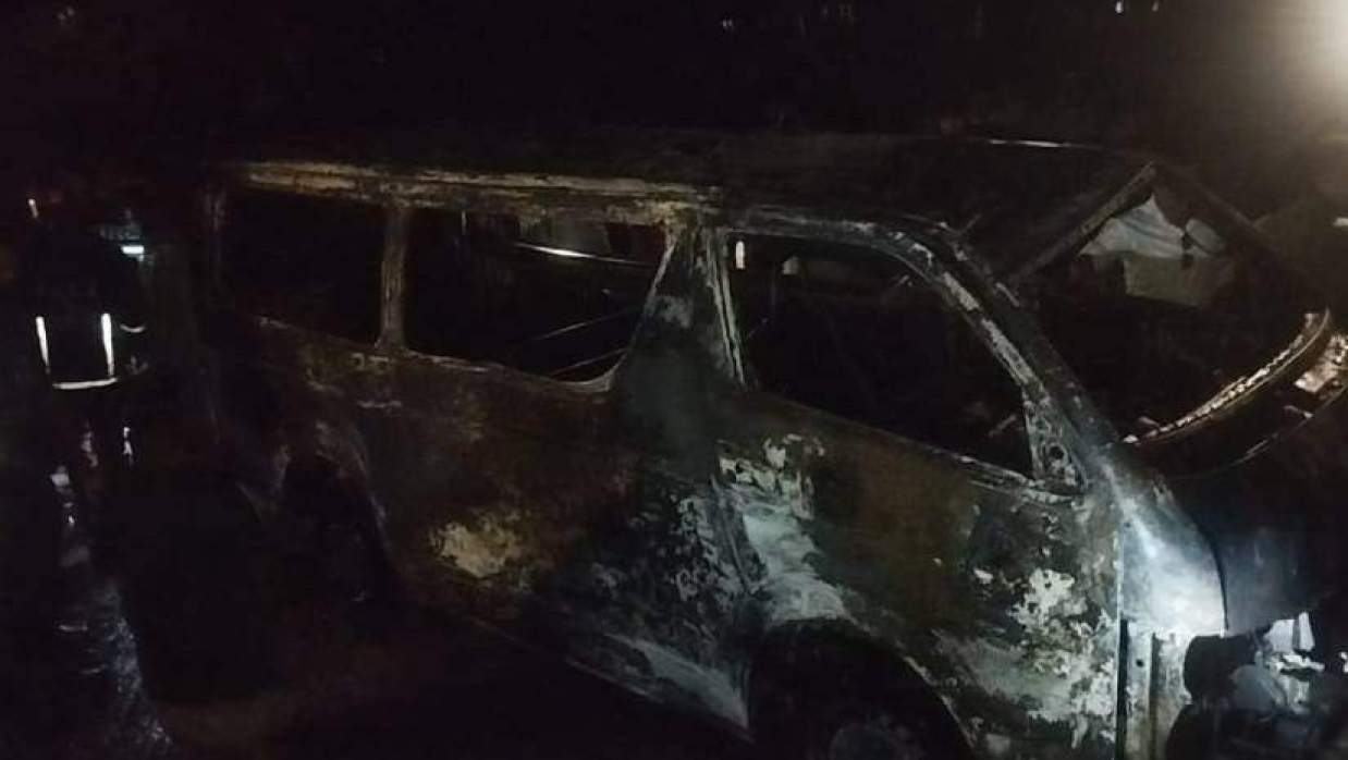 আগুনে পুড়ে যাওয়া অ্যাম্বুলেন্স