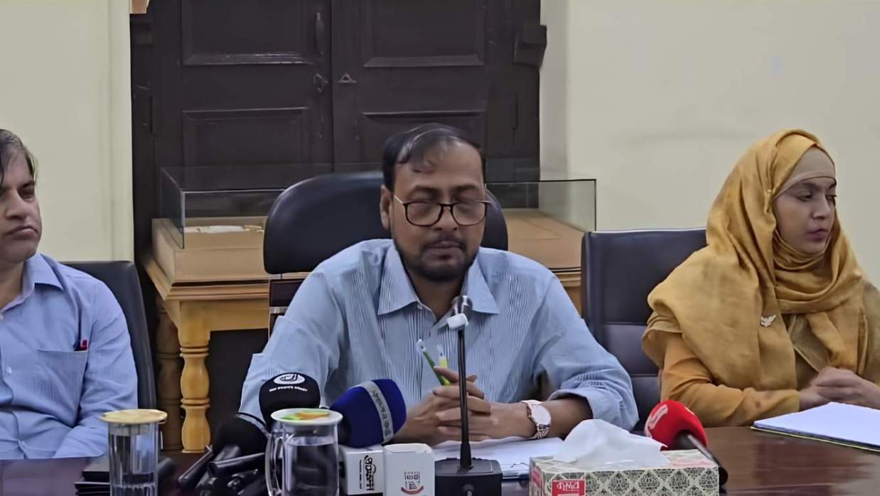 সব পক্ষকেই ধৈর্য ধারণ করতে বললেন জগন্নাথ বিশ্ববিদ্যালয়ের উপাচার্য