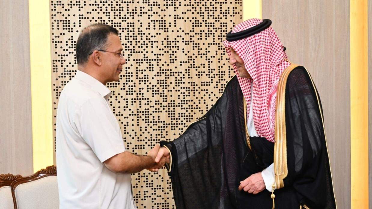 তারেক রহমানের সঙ্গে সৌজন্য সাক্ষাৎ করেছেন সৌদি আরবের উপ-পররাষ্ট্রমন্ত্রী ইঞ্জিনিয়ার ওয়ালিদ এল-খেরেইজি