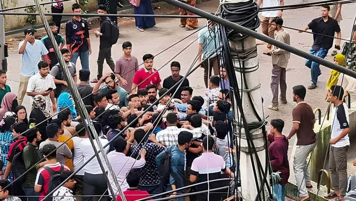 দিনব্যাপী দফায় দফায় সংঘর্ষ