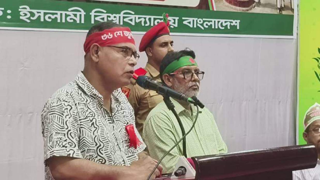 আলোচনা সভায় বক্তব্য দিচ্ছেন উপাচার্য অধ্যাপক ড. এ কে এম মতিনুর রহমান