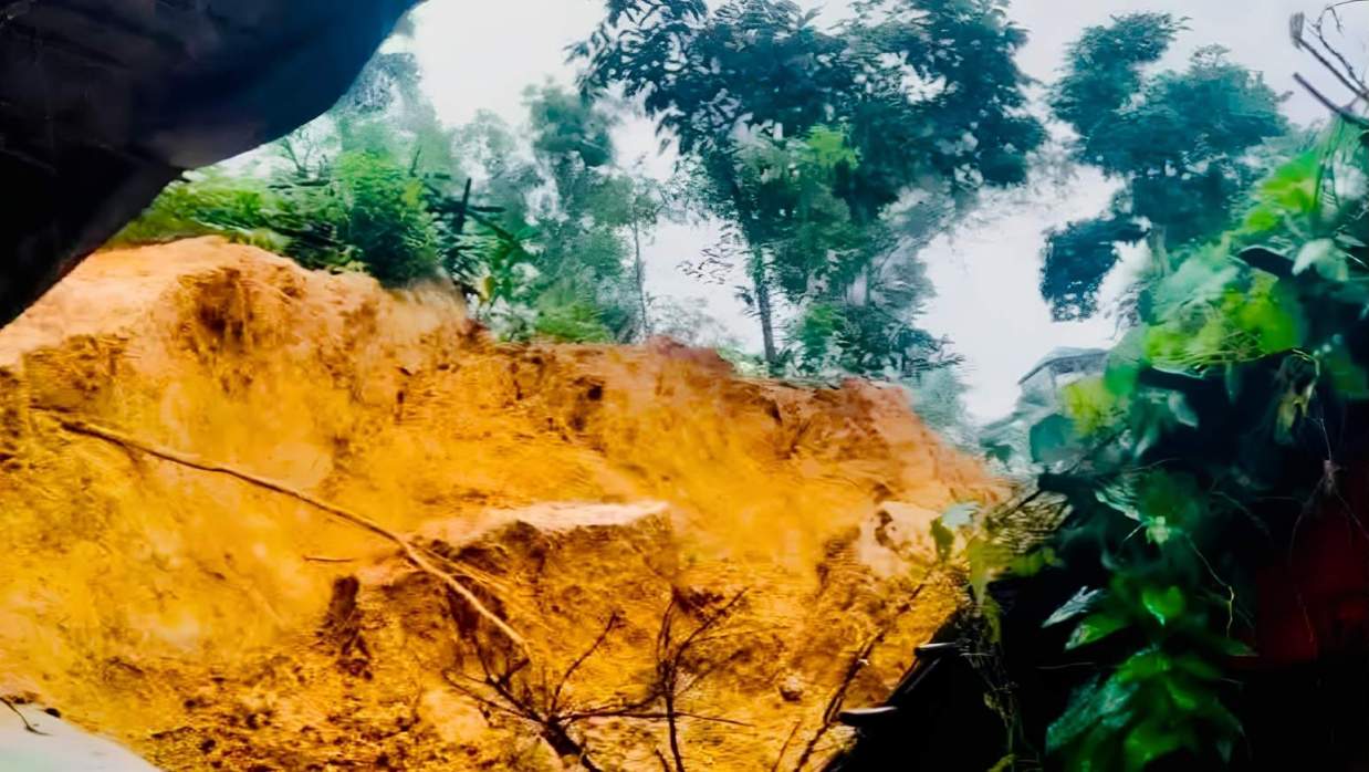 টানা বৃষ্টিতে রোহিঙ্গা ক্যাম্পে ফের পাহাড় ধস