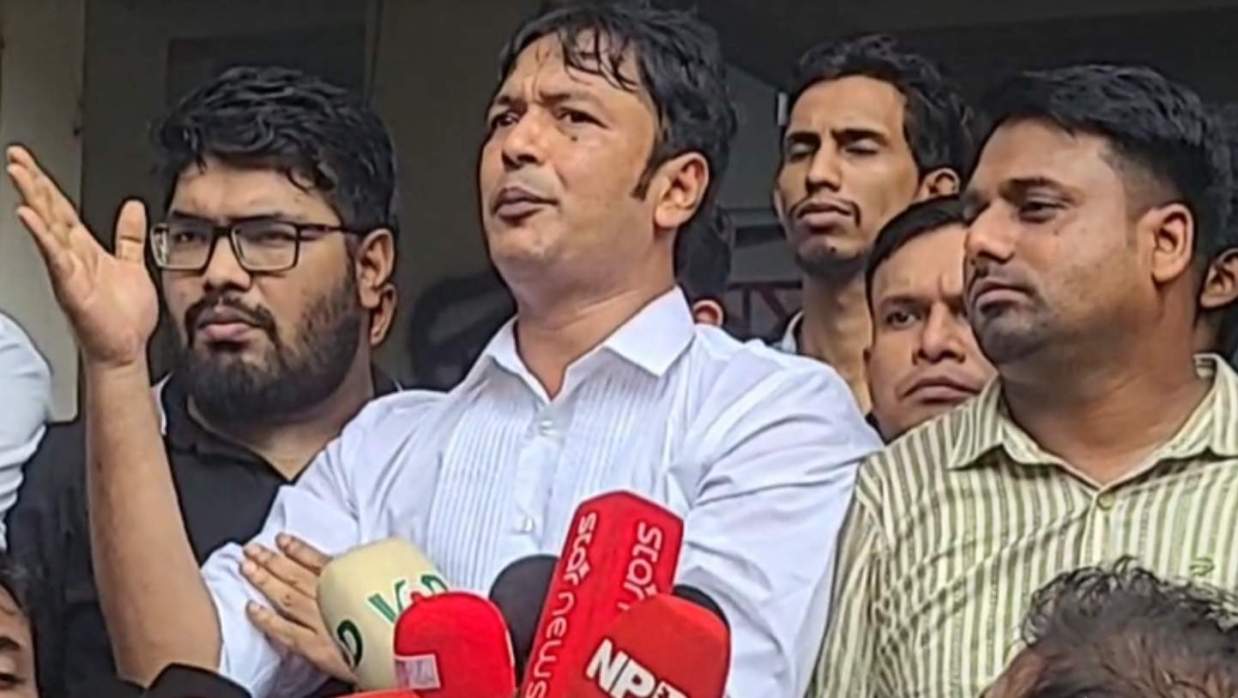বক্তব্য দিচ্ছেন জবি ছাত্রদল সভাপতি হিমেল