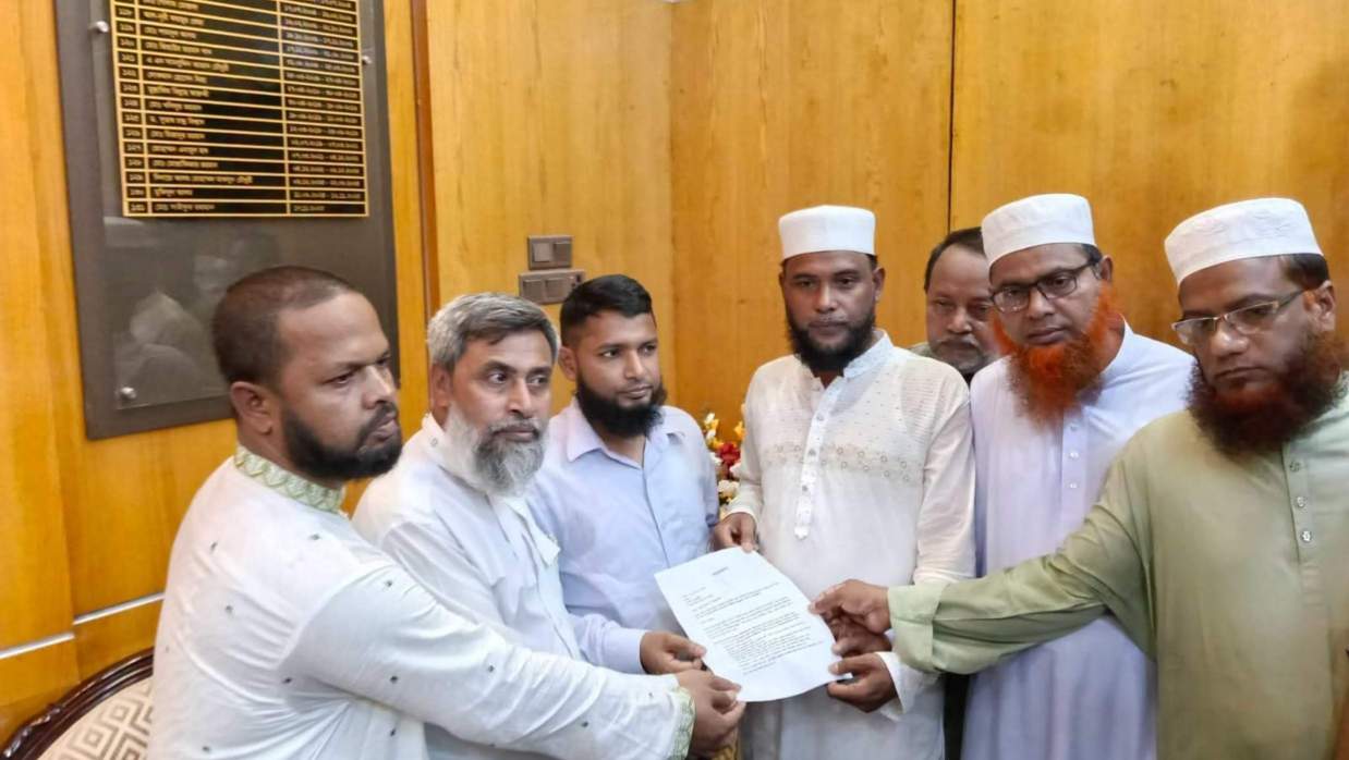 জেলা প্রশাসকের মাধ্যমে প্রধানমন্ত্রী বরাবর এ স্মারকলিপি দিল ১১ দলীয় ঐক্যজোট