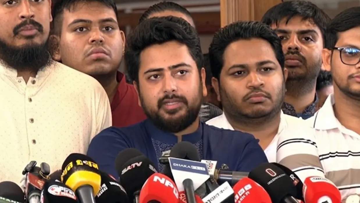 সংবাদ সম্মেলনে এনসিপি আহ্বায়ক ও বিরোধীদলীয় চিফ হুইপনাহিদ ইসলাম