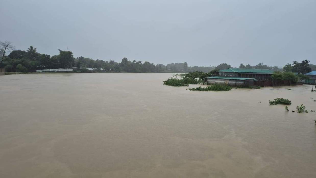 নদ-নদীর পানি বৃষ্টি পাওয়ায় ৮ জেলার নিম্নাঞ্চল বন্যার পানিতে প্লাবিত হবার ঝুঁকি তৈরি হয়েছে