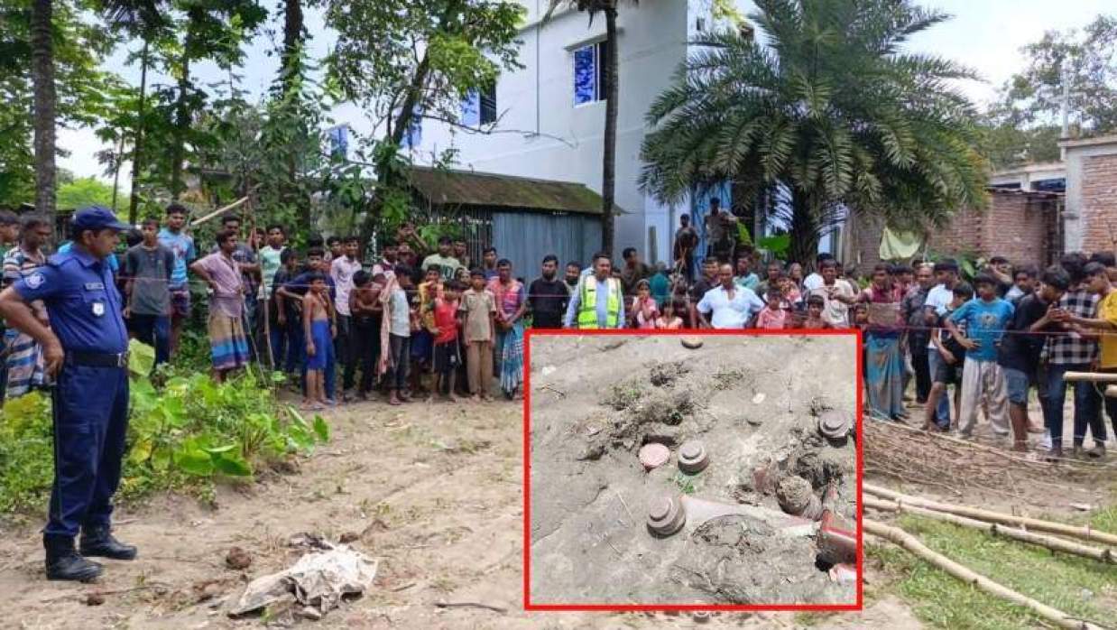 ঘটনাস্থল ঘিরে রেখেছে পুলিশ (ইনসেটে ল্যান্ডমাইনসদৃশ বস্তু)