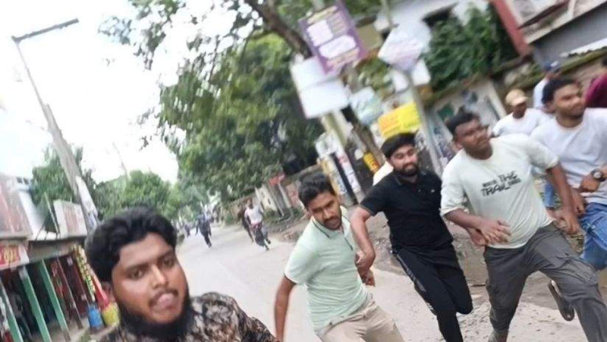 মাগুড়ায় ছাত্রদলের ধাওয়া খেয়ে থানায় আশ্রয় নিল ছাত্রশিবিরের নেতাকর্মীরা